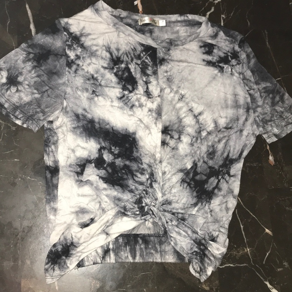 Marble knotted black and white top